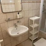 Global Apartmanhaz Bed & Breakfast 3*