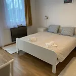 Bed & Breakfast Global Apartmanhaz 3*