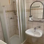 Global Apartmanhaz Bed & Breakfast Vonyarcvashegy
