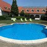 Global Apartmanhaz 3*