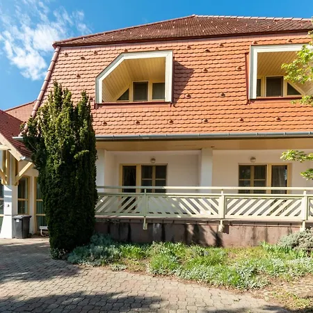 Global Apartmanhaz Вонярцвашхедь