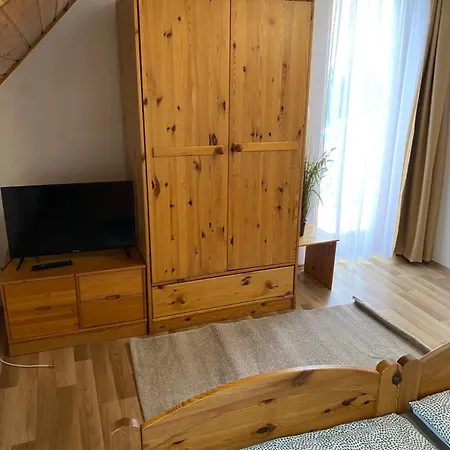 Global Apartmanhaz * פוניארצוושהג'