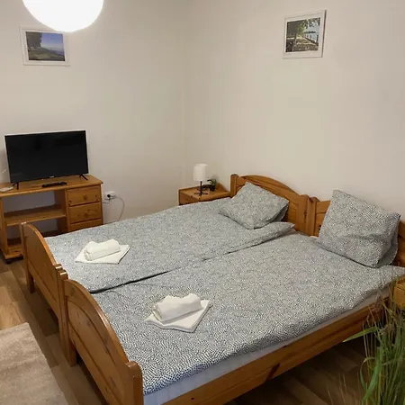 Global Apartmanhaz לינה וארוחת בוקר *